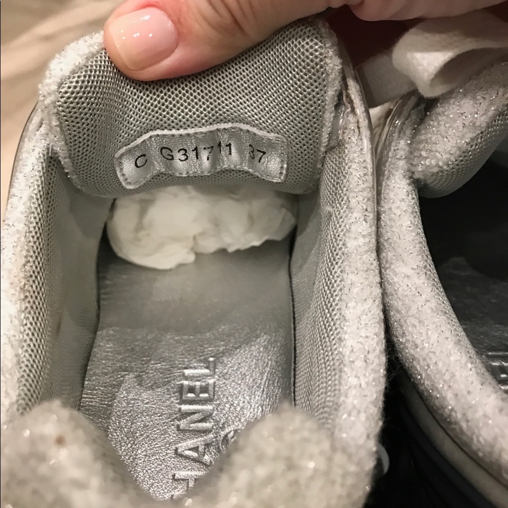 NIB Chanel 17S Silver Terry Cloth CC Sneaker sz 37 - Picture 7 of 8